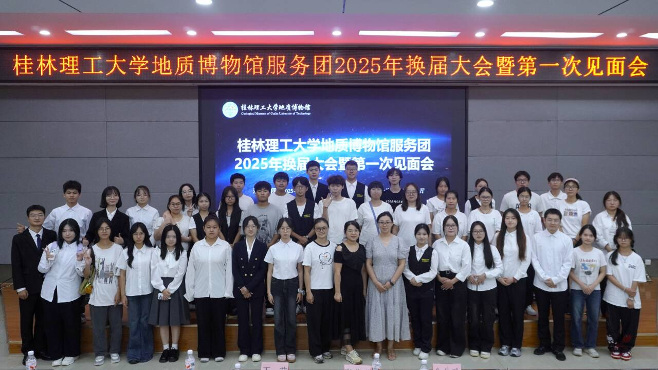 讲解部成员合影