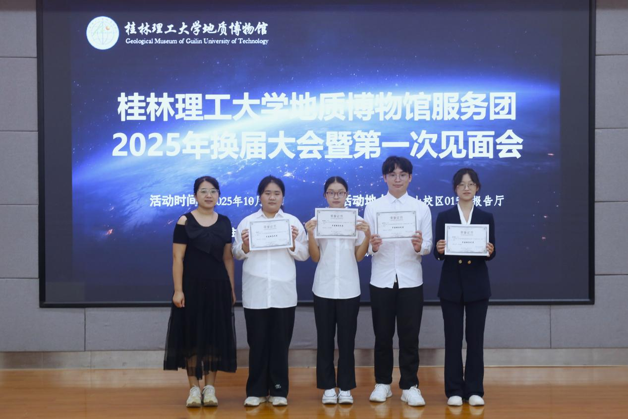 “年度服务之星”颁发现场