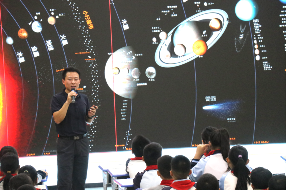 “大手拉小手，科普报告希望行” 百色站2