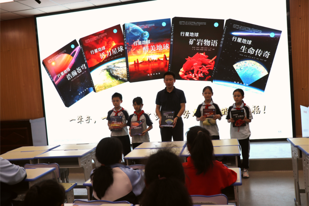 “大手拉小手，科普报告希望行” 百色站6