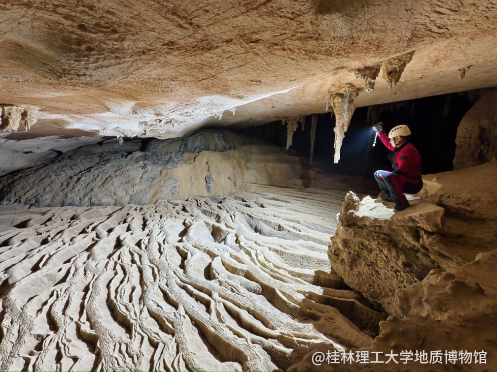 我馆组织开展溶洞考察活动